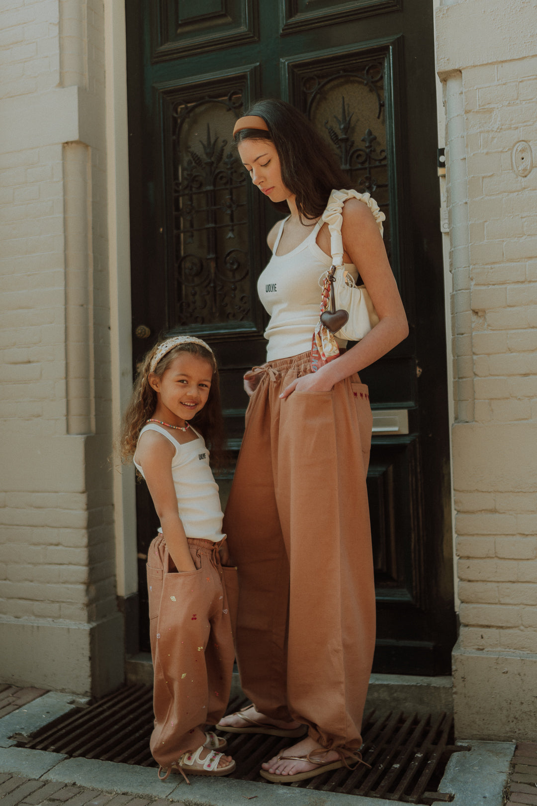 Matching mom and daughter outfit by WOLVIE featuring white tops and relaxed brown pants in a soft neutral style.