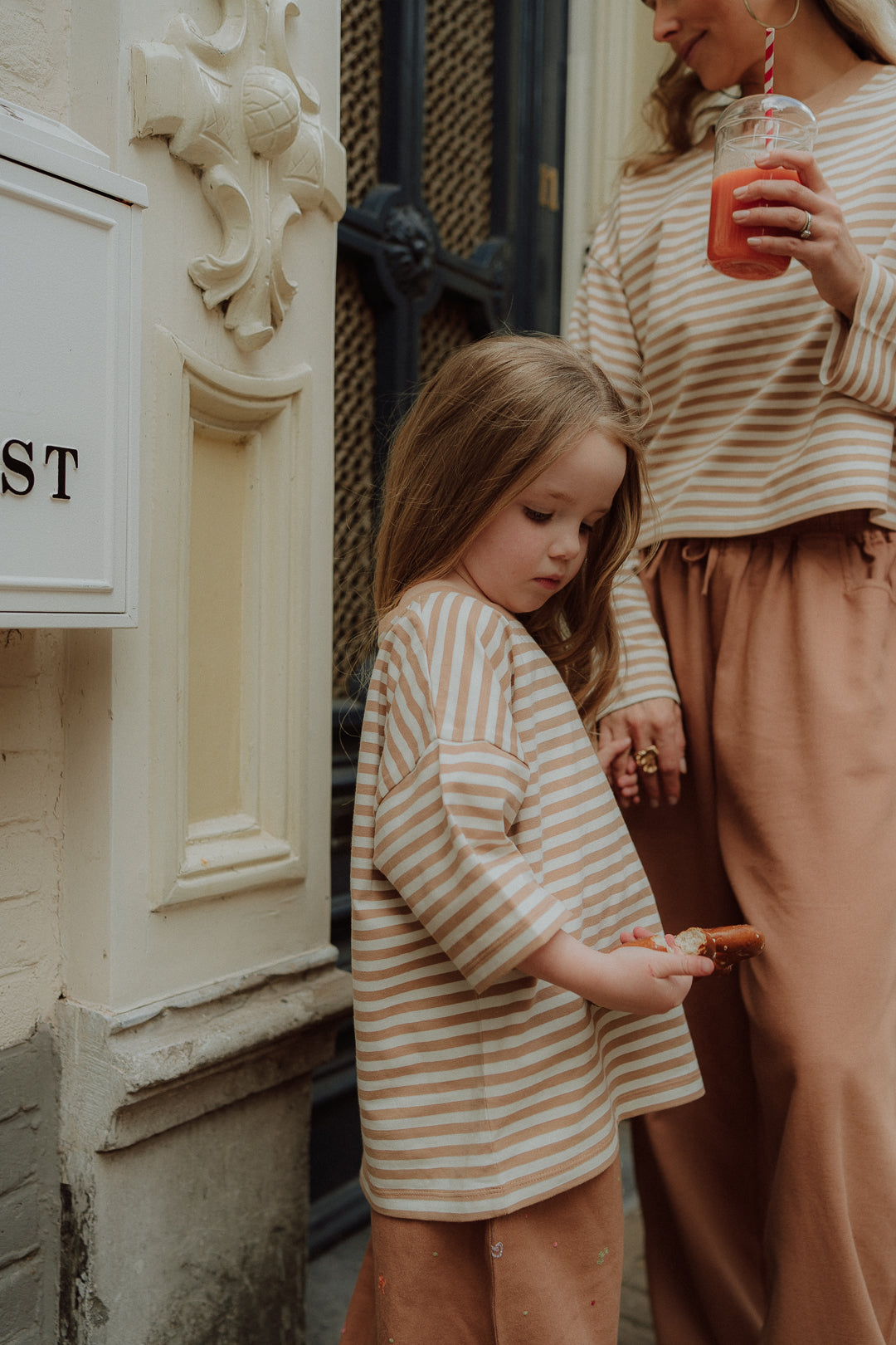 Matching mom and child outfit beige striped set street style lifestyle